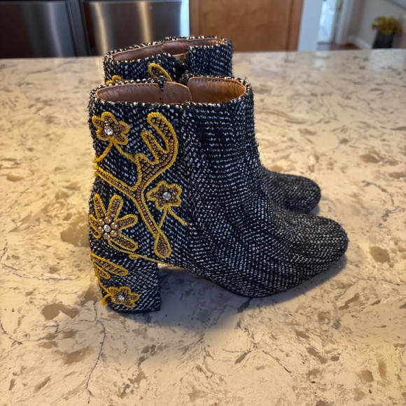 EUC Women’s Coral Blue Anthropologie Embroidered Herringbone Ankle Boots 37 - Picture 2 of 7